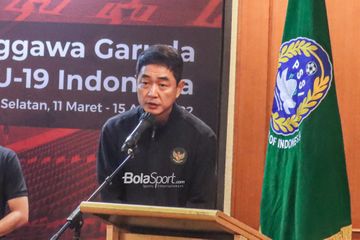 Mantan Asisten Shin Tae-yong di Timnas Indonesia, Choi In-cheol, sedang memberikan kabar terkini timnas U-19 Indonesia di Hotel Sultan, Senayan, Jakarta, 11 Maret 2022.