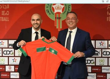 Walid Regragui (kiri) terancam berpisah dengan timnas Maroko jelang Piala Dunia 2026.