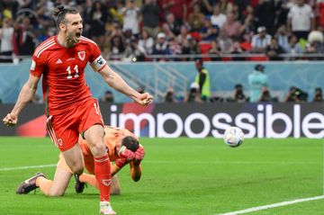 Gareth Bale saat merayakan gol dalam laga timnas AS vs Wales pada duel Grup B Piala Dunia 2022 di Ahmad bin Ali Stadium (21/11/2022).