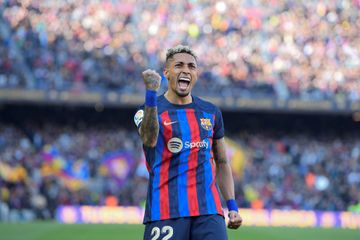 Tunggakan paling besar Barcelona harus dibayarkan untuk transfer Raphinha ke beberapa klub.