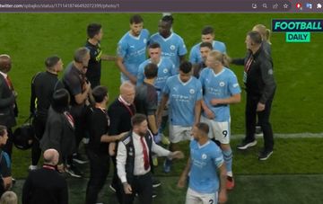 Laga Arsenal vs Manchester City diwarnai kericuhan pada akhir laga antara Kyle Walker dan Nicholas Jover.