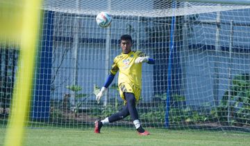 Kiper Persib Bandung, Fitrah Maulana.