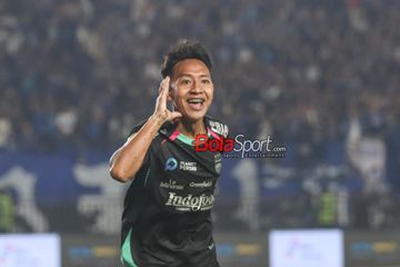 Beckham Putra Nugraha melakukan selebrasi seusai mencetak gol dalam laga pekan pertama Liga 1 2024 antara Persib Bandung versus PSBS Biak di Stadion Si Jalak Harupat, Bandung, Jawa Barat, Jumat (9/8/2024). Performanya mustahil luput dari pantauan Patrick Kluivert.
