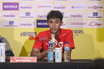 Penyerang timnas U-20 Indonesia, Muhammad Ragil, saat hadir dalam sesi jumpa pers di Stadion Madya, Senayan, Jakarta, Jumat (27/9/2024).