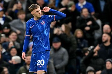 Cole Palmer mencetak gol ala Lionel Messi saat membela Chelsea menghadapi Everton dalam lanjutan Liga Inggris 2024-2025.