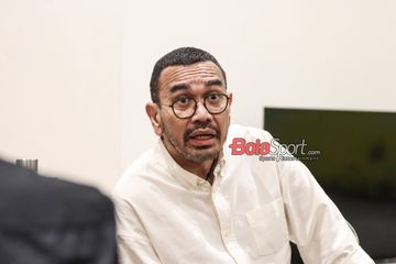 Anggota Komite Eksekutif PSSI, Arya Sinulingga, sedang memberikan keterangan kepada awak media di GBK Arena, Senayan, Jakarta, Selasa (7/1/2025).
