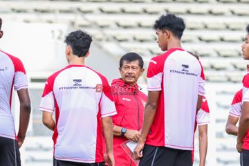 Pelatih timnas U-20 Indonesia, Indra Sjafri, saat hadir di Stadion Madya, Senayan, Jakarta, Rabu (15/1/2025).