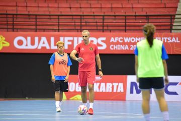 Pelatih Timnas Futsal Putri Indonesia, Luis Estrela.