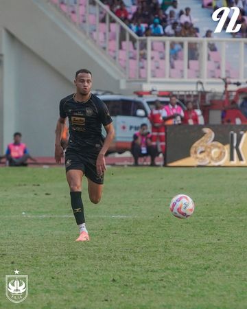 Pemain PSIS Semarang, Sudi Abdallah, saat pertandingan melawan PSBS Biak, Mimtggu (26/1/2025).