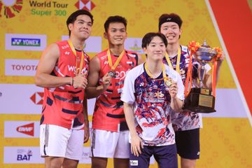 Ganda putra Indonesia, Muhammad Shohibul Fikri/Daniel Marthin, di podium Thailand Masters 2025 bersama Jin Yong/Seo Seung-jae, di Nimibutr Stadium, Bangkok, Thailand, Minggu (2/2/2025).