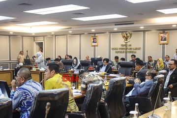 Suasana rapat Komisi XIII DPR RI membahas rencana naturalisasi calon pemain timnas Indonesia yakni Dion Markx, Tim Geypens, dan Ole Romeny di Gedumg DPR RI, Senayan, Jakarta, Senin (3/2/2025).