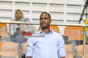 Pelatih timnas Indonesia, Patrick Kluivert, sedang memantau laga pekan ke-22 Liga 1 2024 antara Dewa United versus Persija di Stadion Pakansari, Bogor, Jawa Barat, 8 Februari 2025.