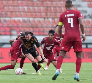 Suasana pertandingan antara PSM vs Persija pada laga pekan ke-24 Liga 1 2024-2025 di Stadion Kapten I Wayan Dipta, Gianyar, Bali, Minggu (23/2/2025).