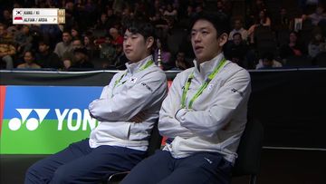 Mantan pemain spesialis ganda Korea Selatan, Lee Yong-dae mendampinhi Kang Min-hyuk/Ki Dong-ju saat lawan Fajar Alfian/Muhammad Rian Ardianto di babak 16 besar All England Open 2025.