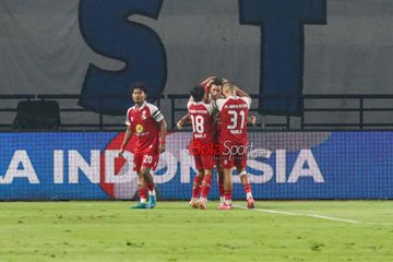 Jaime Moreno sedang melakukan selebrasi bersama rekan-rekannya seusai mencetak gol dalam laga pekan ke-32 Liga 1 2024/2025 antara Persib Bandung versus Barito Putera di Stadion Gelora Bandung Lautan Api, Bandung, Jawa Barat, Jumat (9/5/2025).