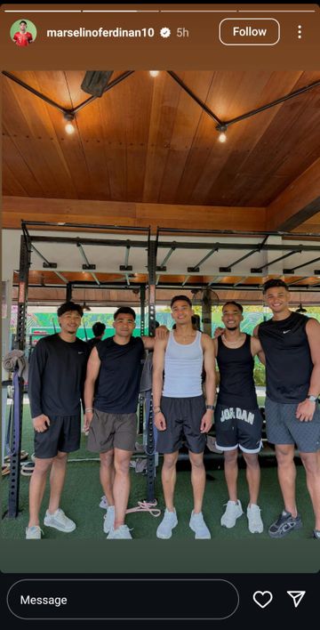 Foto Instagram story Marselino Ferdinan bersama Asnawi Mangkualam, Ronaldo Kwateh, dan dua rekan setim Asnawi di Port FC