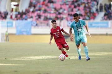 Suasana Pertandingan antara PSBS Biak Vs Persis Solo dalam laga pekan ke-32 Liga 1 2024/2025, di Stadion Lukas Enembe, Minggu (11/5/2025).