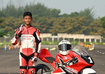 Ziven Rozul Abiy Salim pada saat sesi latihan di Astra Honda Racing School (AHRS) angkatan 2024.