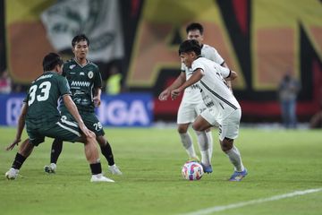 Pemain Persija Jakarta, Zahaby Gholy, saat pertandingan melawan PSS Sleman, Sabtu (17/5/2025).
