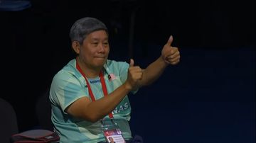 Pelatih ganda putra Malaysia, Herry Iman Pierngadi memberikan jempol untuk Aaron Chia/Soh Wooi Yik di final Thailand Open 2025.