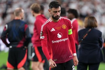 Kapten Manchester United, Bruno Fernandes, usai kalah dari Tottenham pada final Liga Europa 2024-2025.