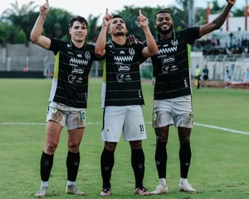 Selebrasi pemain PSS Sleman setelah mencetak gol ke gawang Madura United pada laga terakhir Liga 1 2024-2025.