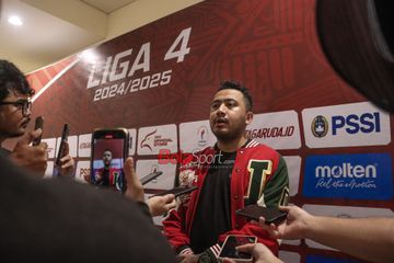Anggota Komite Eksekutif, Muhammad, saat memberikan keterangan kepada awak media di Stadion Manahan, Solo, Jawa Tengah, Selasa (27/5/2025).