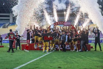 Tri Brata Rafflesia FC sedang merayakan gelar Liga 4 2024/2025 di Stadion Manahan, Solo, Jawa Tengah, Selasa (27/5/2025).