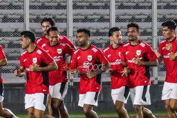 Pemain timnas Indonesia termasuk Stefano Lilipaly sedang berlatih jelang lawan China