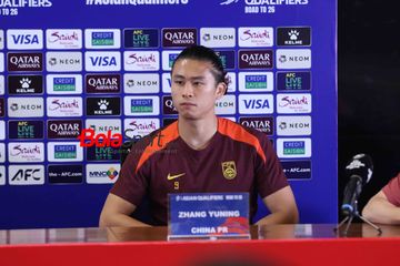 Pemain depan Timnas China Zhang Yuning saat konferensi pers sebelum laga Kualifikasi Piala Dunia 2026 Zona Asia yang akan digelar di Stadion Utama Gelora Bung Karno, Senayan, Jakarta, Kamis (5/6/2025).