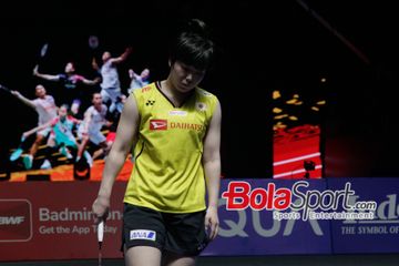 Aksi tunggal putri Jepang Akane Yamaguchi saat bertanding dalam semifinal Indonesia Open 2025 di Istora Senayan, Jakarta, Sabtu (7/6/2025).
