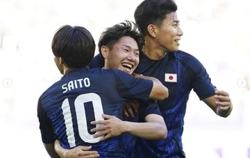 Pemain Muda Jepang Mito Shunsuke (tengah).