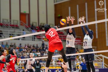 Spiker timnas voli putri Indonesia, Ajeng Viona Adelea, pada laga melawan Iran di AVC Nations Cup 2025, Sabtu, 14 Juni 2025