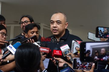 Manajer Timnas U-23 Indonesia, Ahmed, Zaky Iskandar, sedang memberikan keterangan kepada awak media di Stadion Madya, Senayan, Jakarta, Senin (23/6/2025).