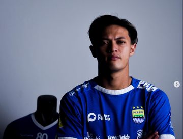 Bek Persib Bandung, Alfeandra Dewangga.