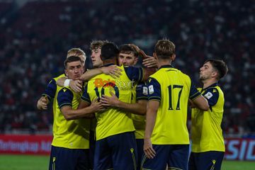 Suasana laga babak penyisihan Grup A Piala Presiden 2025 antara Indonesia All Star versus Oxford United di Stadion Utama Gelora Bung Karno, Senayan, Jakarta, Minggu (6/7/2025).