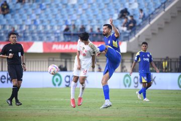 Suasana pertandingan antara Liga Indonesia All Star vs Arema FC pada laga lanjutan Grup A Piala Presiden 2025 di Stadion Si Jalak Harupat, Bandung, Selasa (8/7/2025).