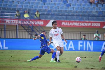 Suasana pertandingan antara Liga Indonesia All Star vs Arema FC pada laga lanjutan Grup A Piala Presiden 2025 di Stadion Si Jalak Harupat, Bandung, Selasa (8/7/2025).