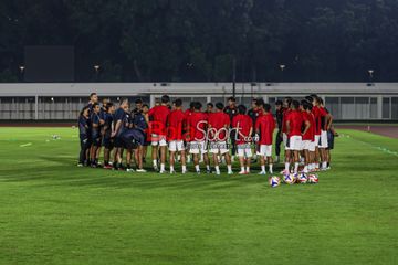 Skuad Timnas U-23 Indonesia (skuat Timnas U-23 Indonesia) sedang berlatih di Stadion Madya, Senayan, Jakarta, Senin (14/7/2025) malam.