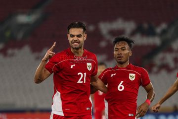 Jens Raven sedang melakukan selebrasi seusai mencetak gol dalam laga babak penyisihan Grup A Piala AFF U-23 2025 antara Timnas U-23 Indonesia versus Timnas U-23 Brunei Darussalam di Stadion Utama Gelora Bung Karno, Senayan, Jakarta, Selasa (15/7/2025).