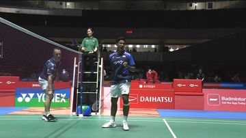 Alwi Farhan berselebrasi saat menghadapi Alex Lanier (Prancis) pada babak kedua Japan Open 2025 di Tokyo Metropolitan Gymnasium, Tokyo, Jepang, Kamis (17/7/2025).