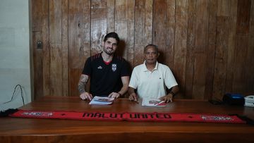 Alan Jose Bernardon (kiri) bergabung dengan Malut United FC untuk mengarungi Super League 2025-2026.