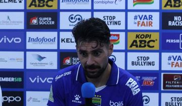 Frans Putros bicara soal laga debutnya di Super League bersama Persib.