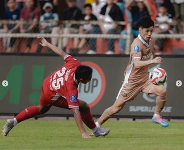 Suasana Pertandingan Semen Padang FC Vs Dewa United dalam laga pekan kedua Super League 2025/2026, di Stadion H. Agus Salim, Padang, Jumat (15/8/2025).