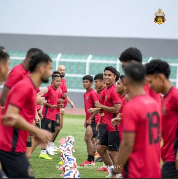 Pemain Bhayangkara FC menggelar latihan jelang melawan PSM Makassar, Jumat (15/8/2025).
