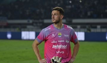 Kiper Persib Bandung, Adam Przybek.