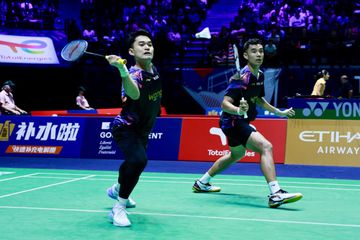 Aksi ganda putra Indonesia, Leo Rolly Carnando/Bagas Maulana, pada babak 32 besar Kejuaraan Dunia 2025 di Adidas Arena, Paris, Prancis, Selasa (26/8/2025).