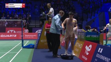 Kunlavut Vitidsarn (Thailand) sempat mengalami pendarahan di tangan kanan dalam duel melawan Alwi Farhan di Kejuaran Dunia 2025