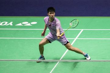 Tahun lalu sudah dekat dengan raihan medali Kejuaraan Dunia sebelum kalah rubber game dari Shi Yu Qi di perempat final, Weng Hong Yang kini kalah dini.