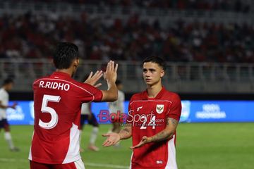 Eliano Reijnders (kanan) sedang melakukan selebrasi seusai mencetak gol dalam laga FIFA Matchday antara Timnas Indonesia versus Timnas Taiwan di Stadion Gelora Bung Tomo, Surabaya, Jawa Timur, Jumat (5/9/2025).